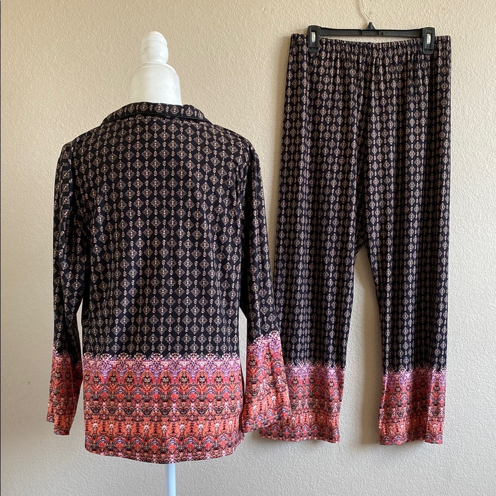 New Patterned Pajama Set - Picture 5 of 5